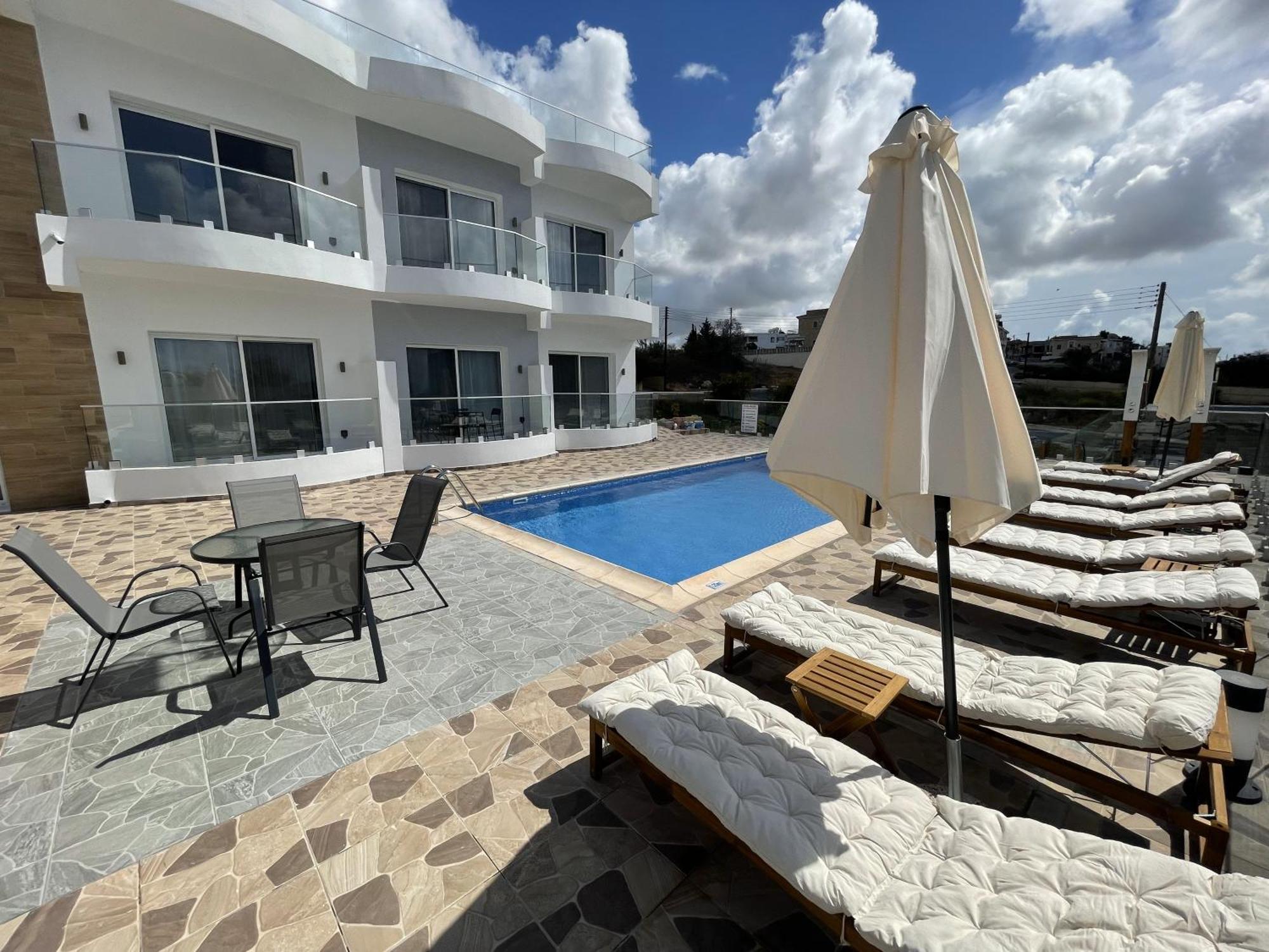 Arf Apartments - With Jacuzzi At The Complex Emba Exterior photo