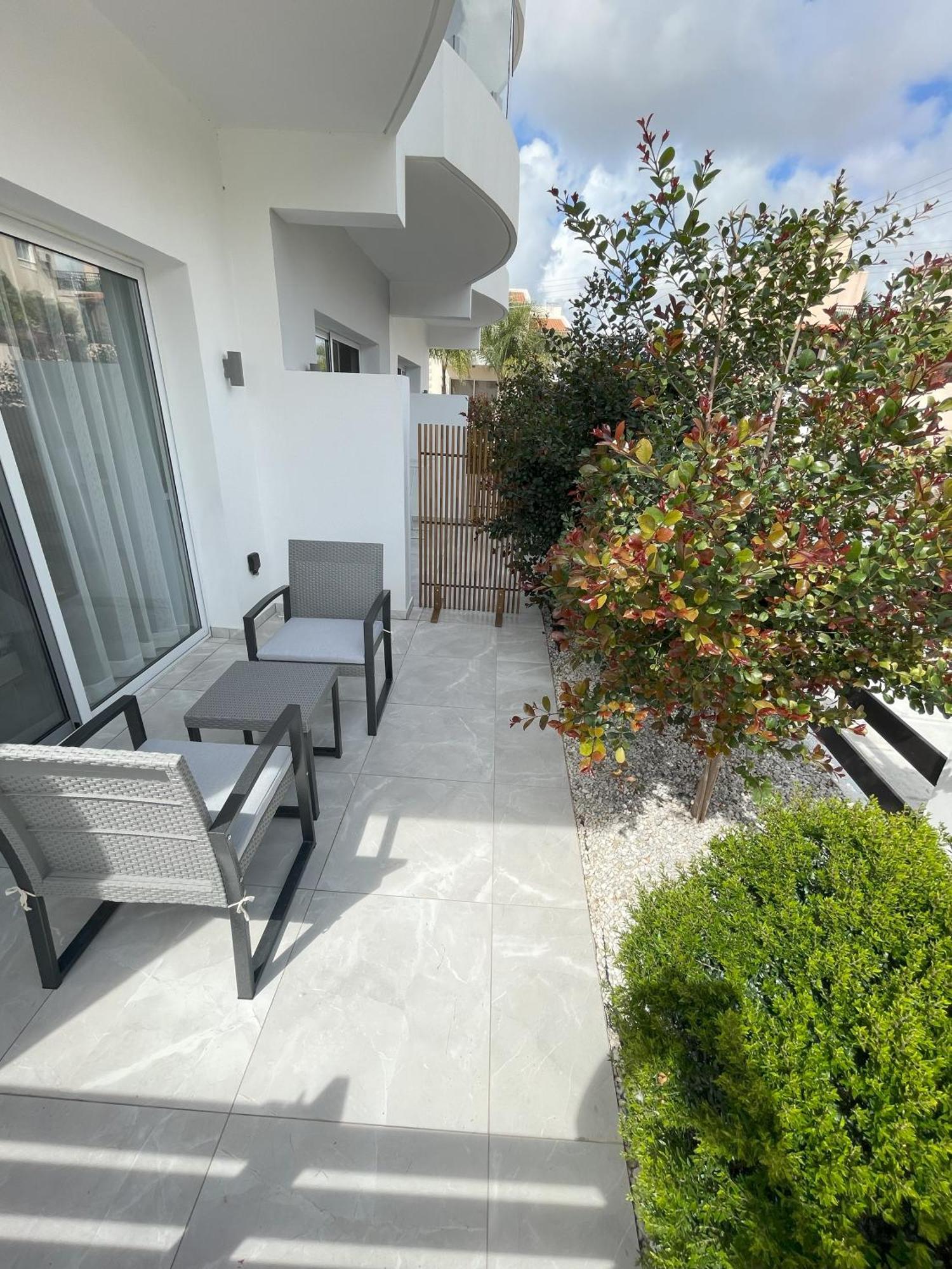 Arf Apartments - With Jacuzzi At The Complex Emba Exterior photo